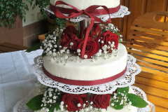 3-stöckig mit Rosen